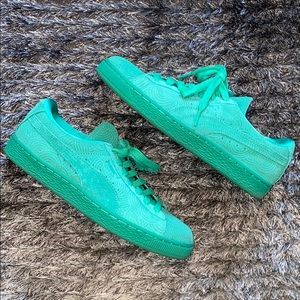Green Classic Suede Pumas